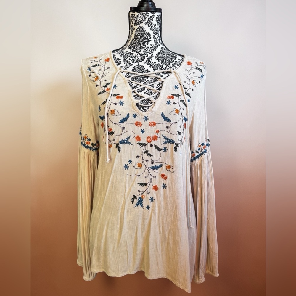 Talori Bohemian Embroidered Tunic Blouse. Lace-Up V-Neck. Balloon Sleeve. NWOT